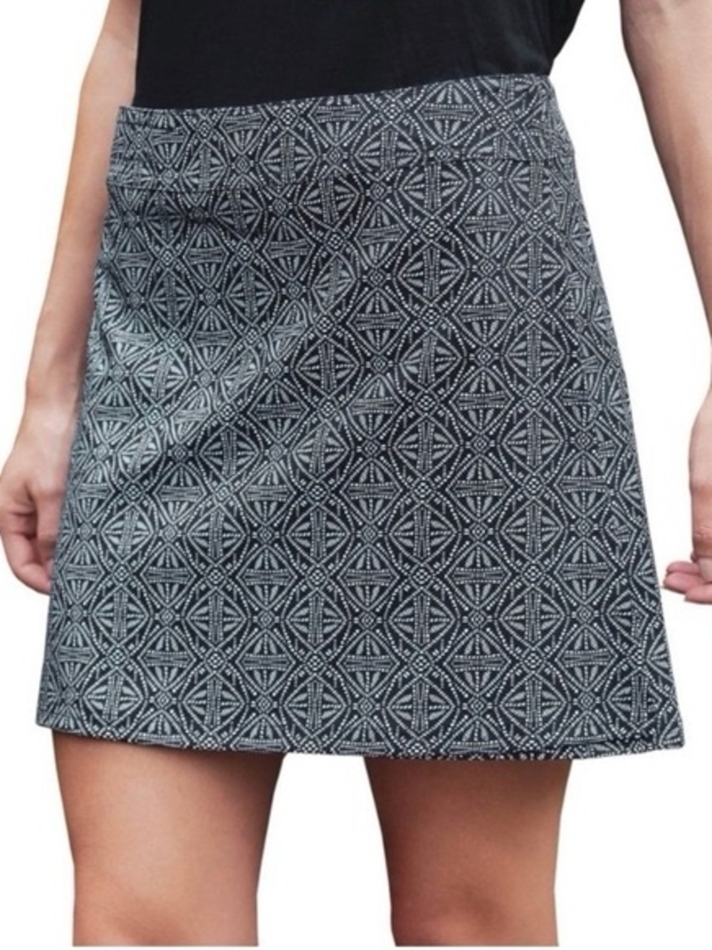 Rip Skirt Hawaii Geometric Pattern Black and White A-Line Skirt Large